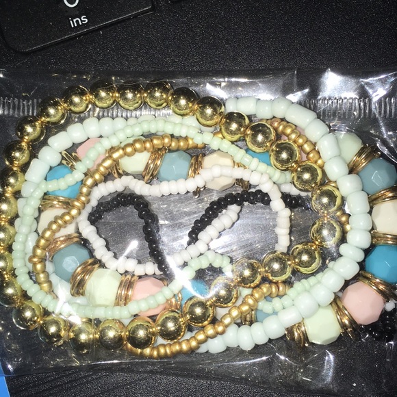 Sold NWT 7 Bracelets BundLe💖 - Picture 2 of 8